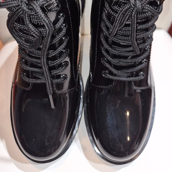 MICHAEL Michael Kors' Tavie - Picture 11 of 11